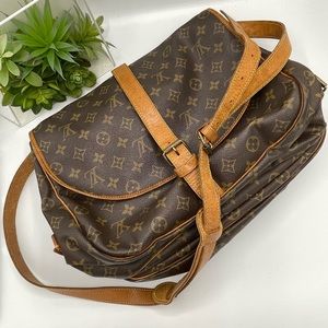AUTHENTIC Louis Vuitton Monogram Saumur 43